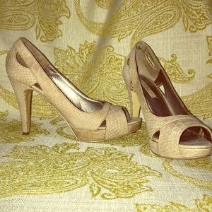 Bandolino open toe cut out heel